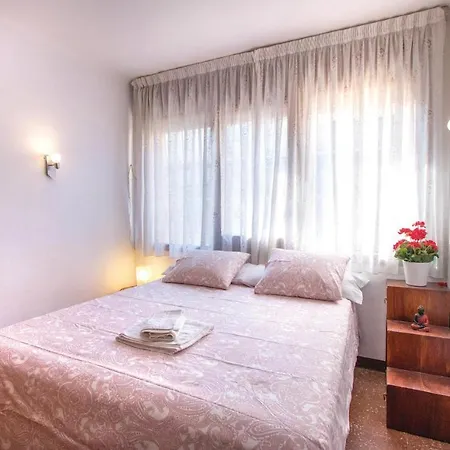 Apartman 2 Bedroom Beautiful In Pineda de Mar